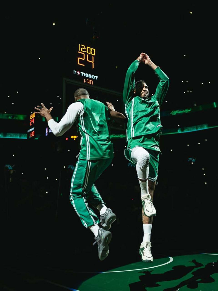 凯尔特人双J合影传递团队凝聚力 迎战太阳蓄势待