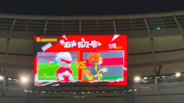 武磊伤愈复出8分钟双响，海港4比1胜青岛西海岸