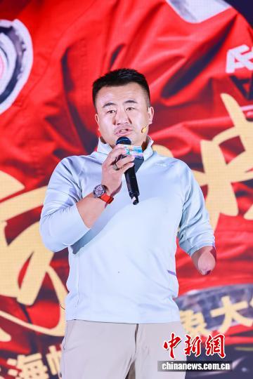 独臂船长徐京坤亮相环海南岛帆船赛：分享航海