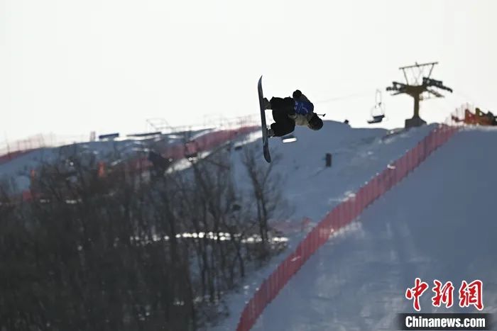 首夺冬运会金牌：苏翊鸣自述“我还是喜欢单板