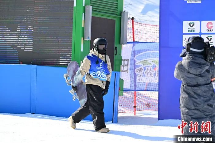 首夺冬运会金牌：苏翊鸣自述“我还是喜欢单板